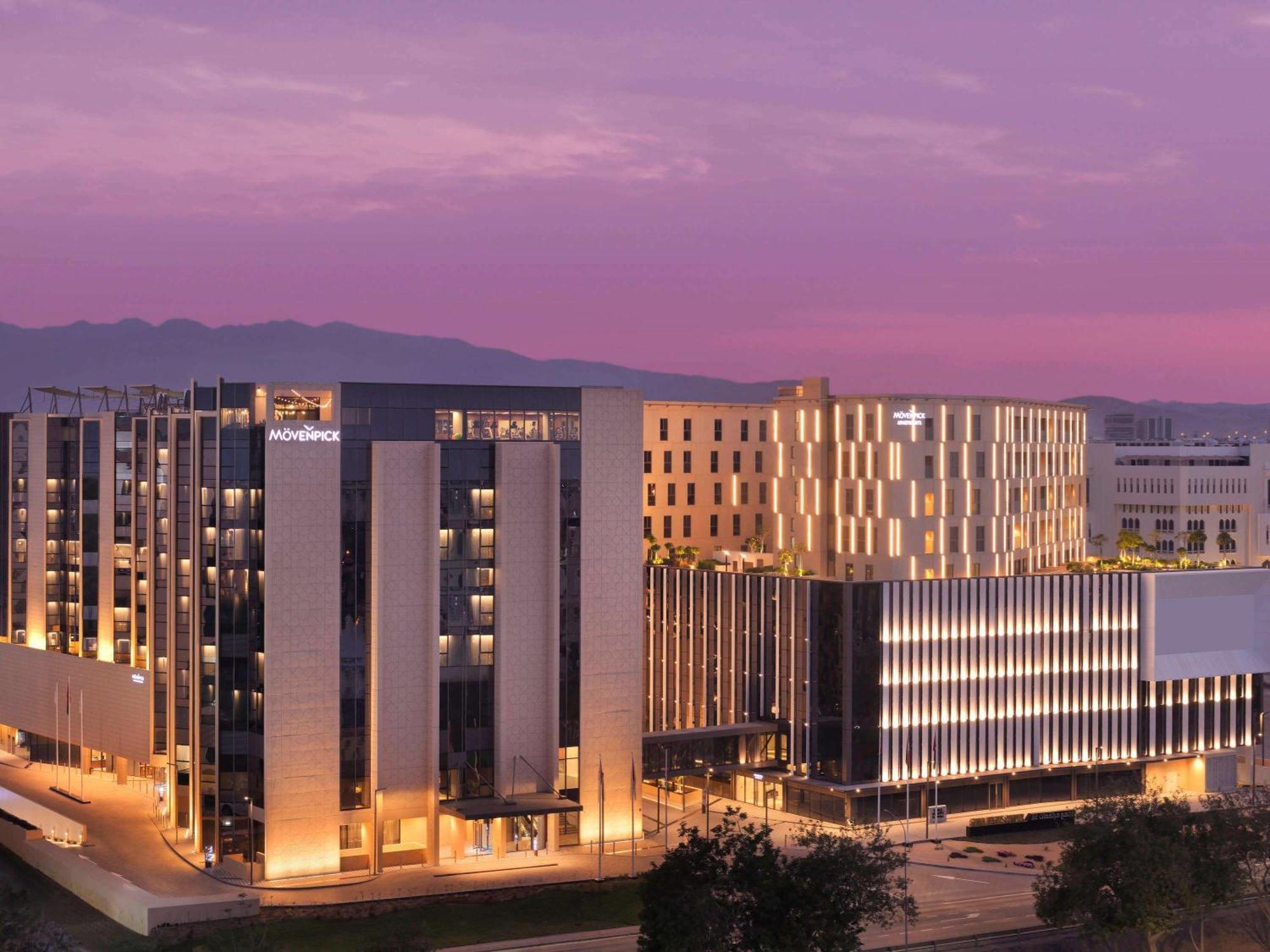 Moevenpick Hotel & Apartments Ghala Muskat Bagian luar foto The West End