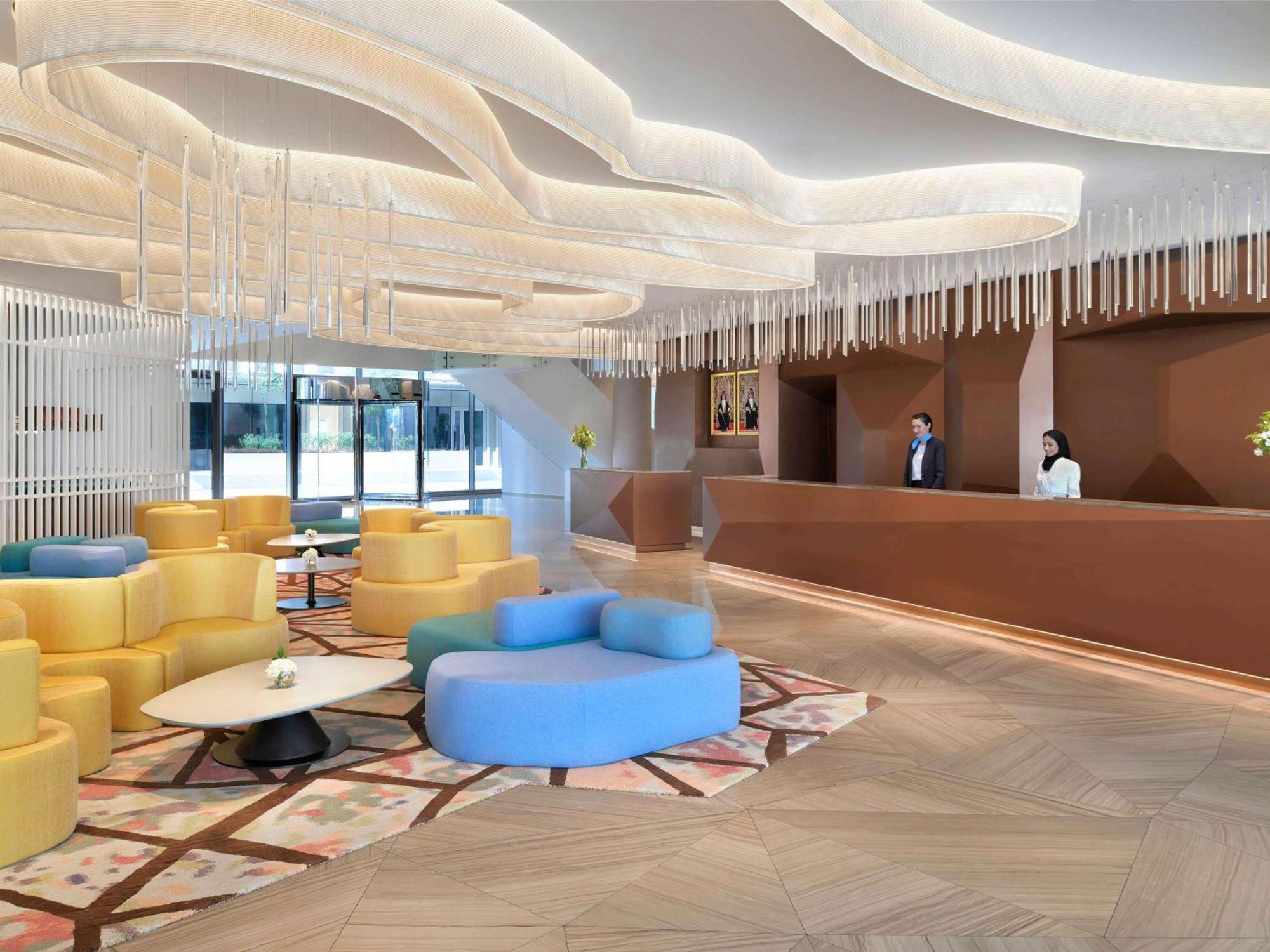 Moevenpick Hotel & Apartments Ghala Muskat Bagian luar foto Lobby