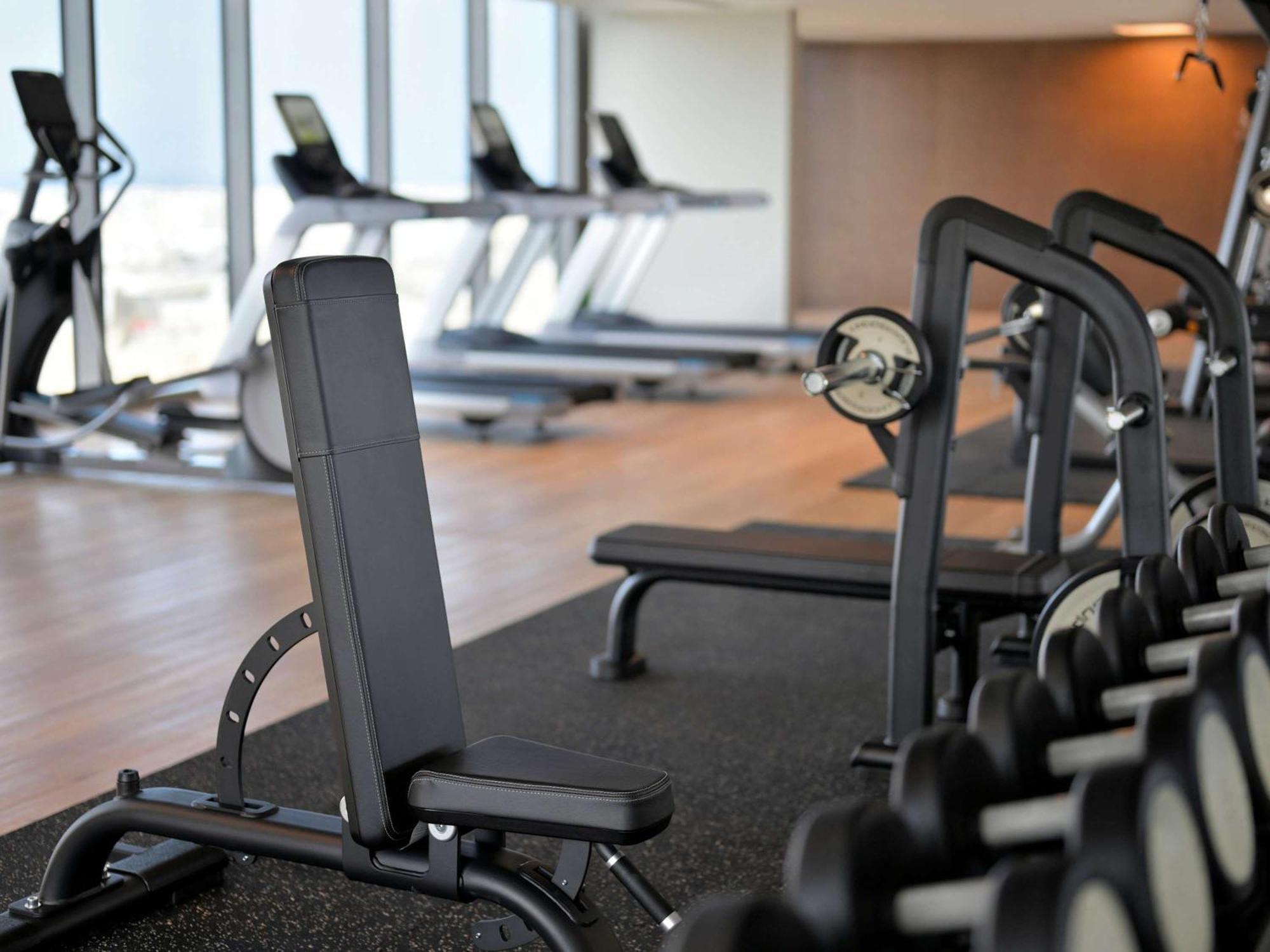 Moevenpick Hotel & Apartments Ghala Muskat Bagian luar foto Parallel bars