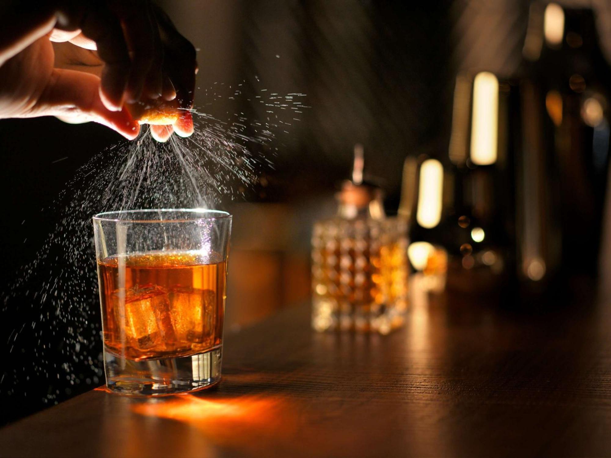 Moevenpick Hotel & Apartments Ghala Muskat Bagian luar foto A glass of Old Fashioned