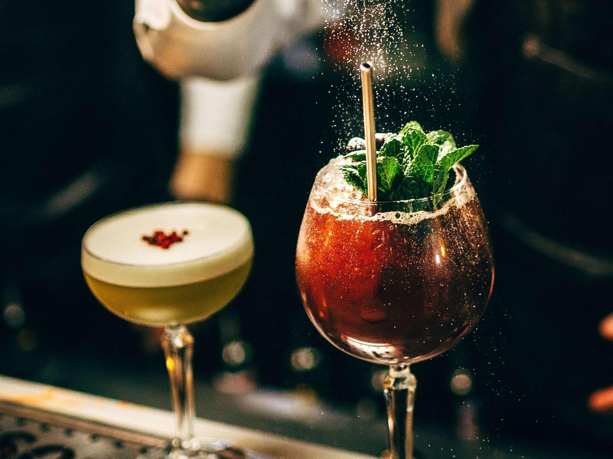 Moevenpick Hotel & Apartments Ghala Muskat Bagian luar foto A Clover Club cocktail