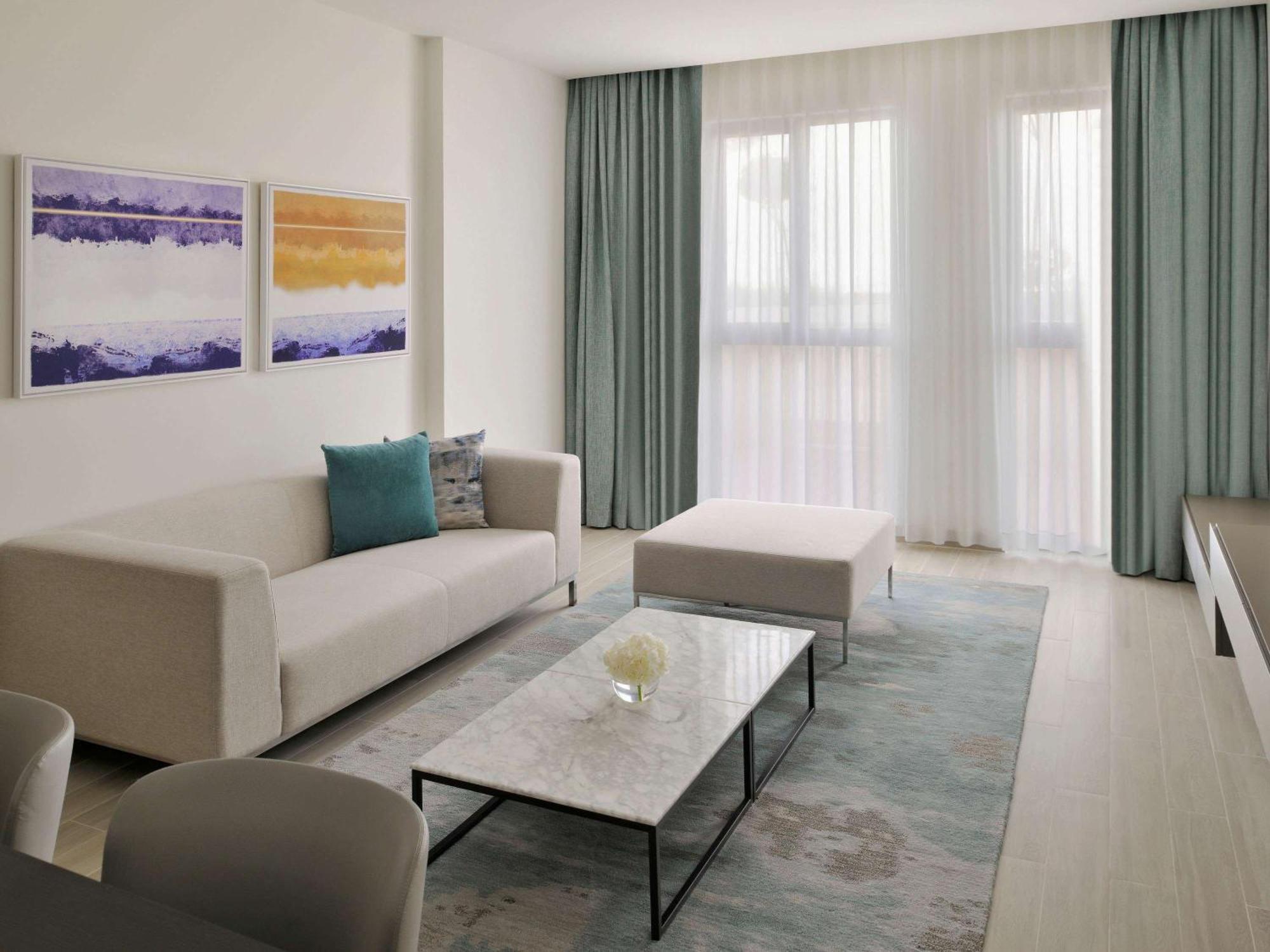 Moevenpick Hotel & Apartments Ghala Muskat Bagian luar foto A living room