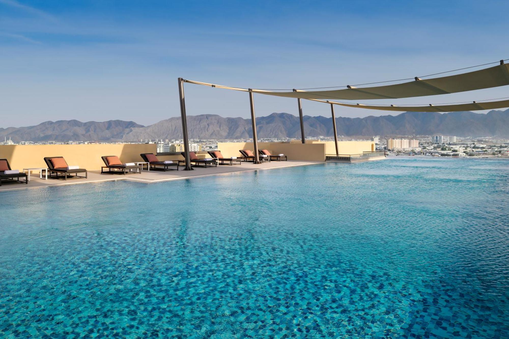 Moevenpick Hotel & Apartments Ghala Muskat Bagian luar foto The pool at the Ritz-Carlton, Bahrain